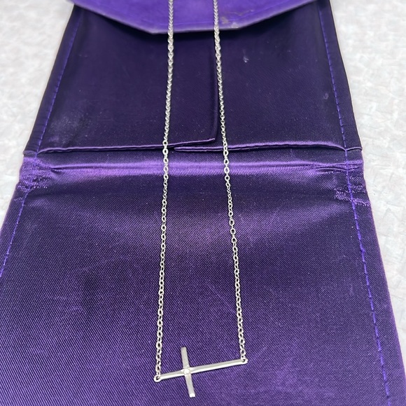 Elegant 925 Silver horizontal cross Chain Necklace 18” - Picture 3 of 3